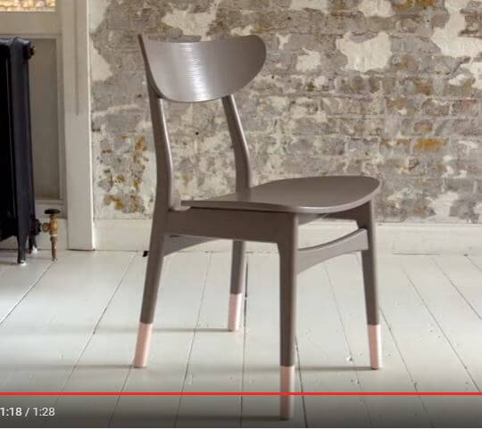 Að mála stólfætur með „dýfu“